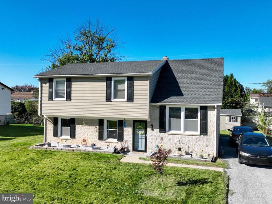 957 Belaire Lane, York, PA 17404 Main Photo