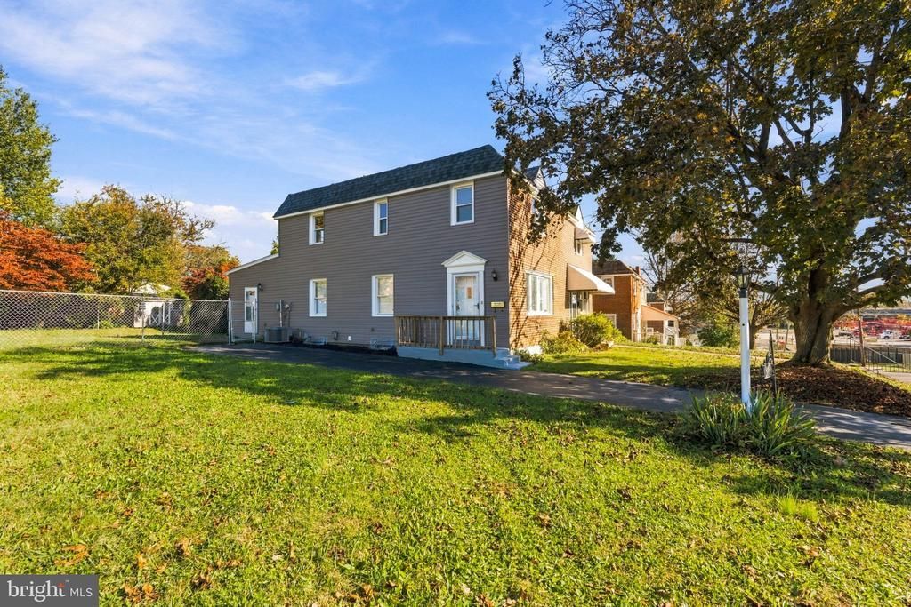 319 SLOAN STREET , CRUM LYNNE, PA 19022