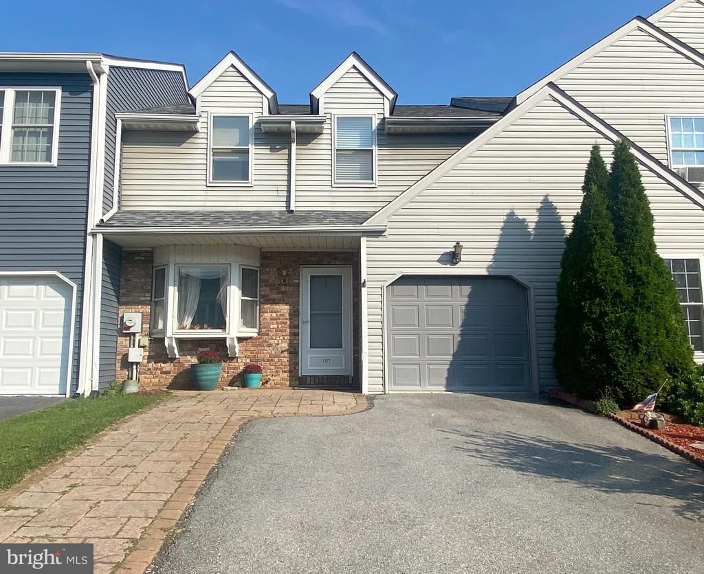 107 BROOKFIELD DRIVE , MACUNGIE, PA 18062