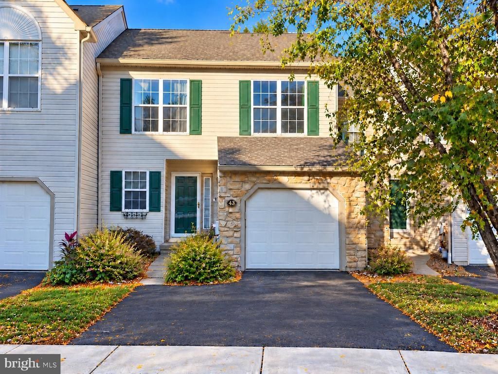 43 ESSEX COURT , NORRISTOWN, PA 19403