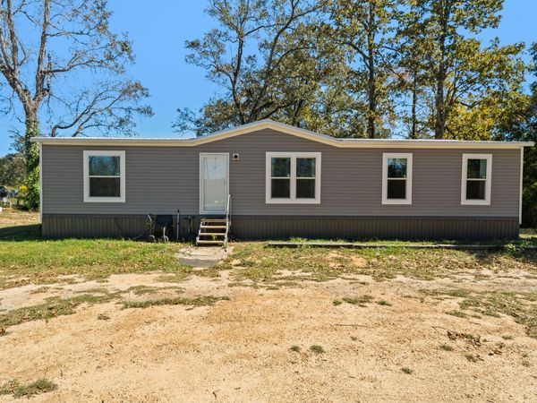 9067 Hendry Rd., Petal, MS 39465