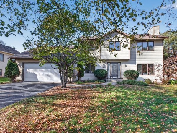 1896 Catalina Drive, Woodbury, MN 55125