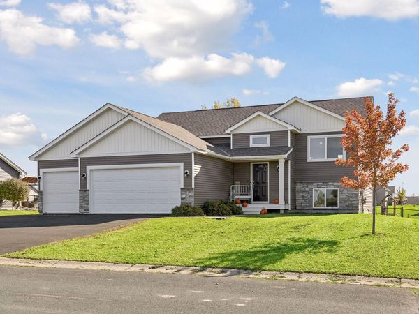 1008 Mulberry Avenue NE, Montgomery, MN 56069