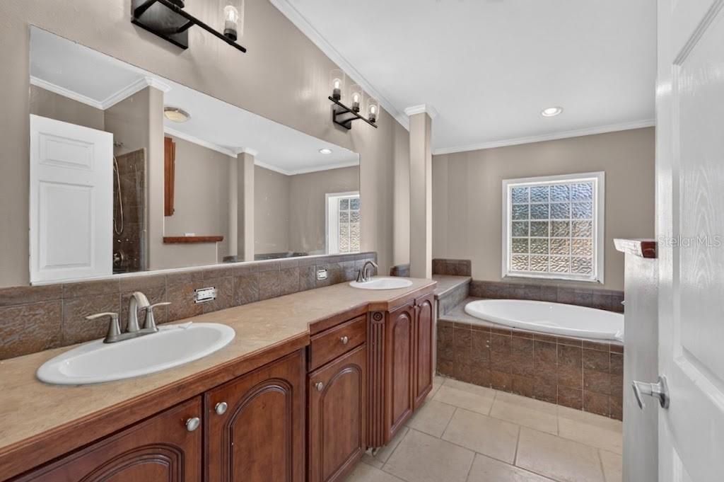 701 Fish Lips Lane, Ruskin, FL 33570 Photo
