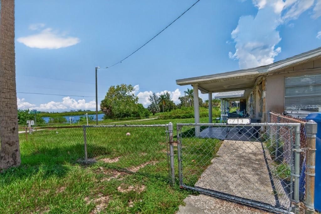 701 Fish Lips Lane, Ruskin, FL 33570 Photo