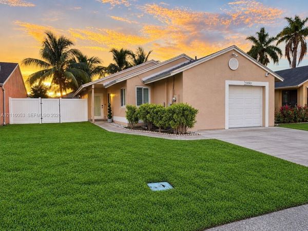 1030 SW 111th Ave , Pembroke Pines, FL 33025
