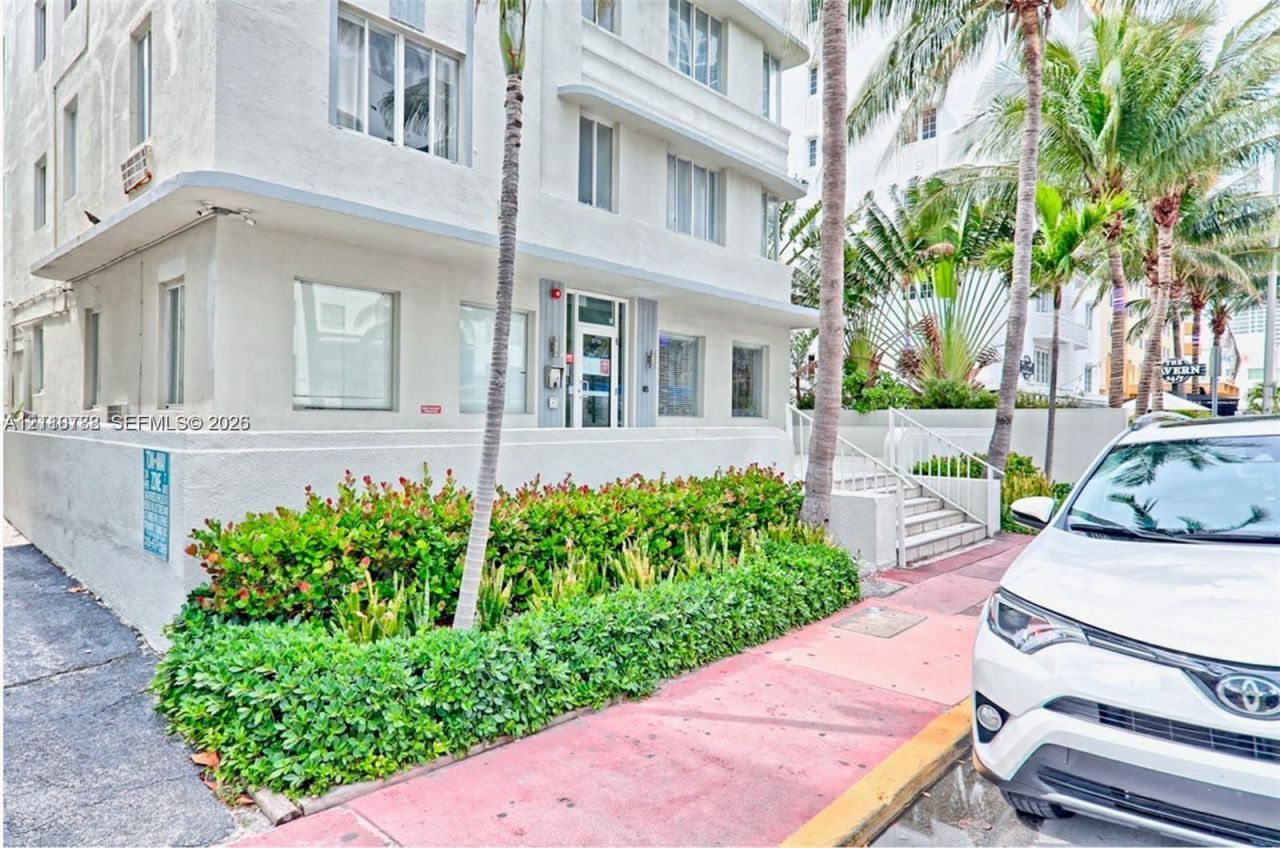 3710 Collins Ave , Unit N-202, Miami Beach, FL 33140 Photo