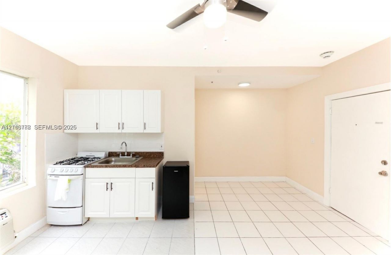 3710 Collins Ave , Unit N-202, Miami Beach, FL 33140 Photo