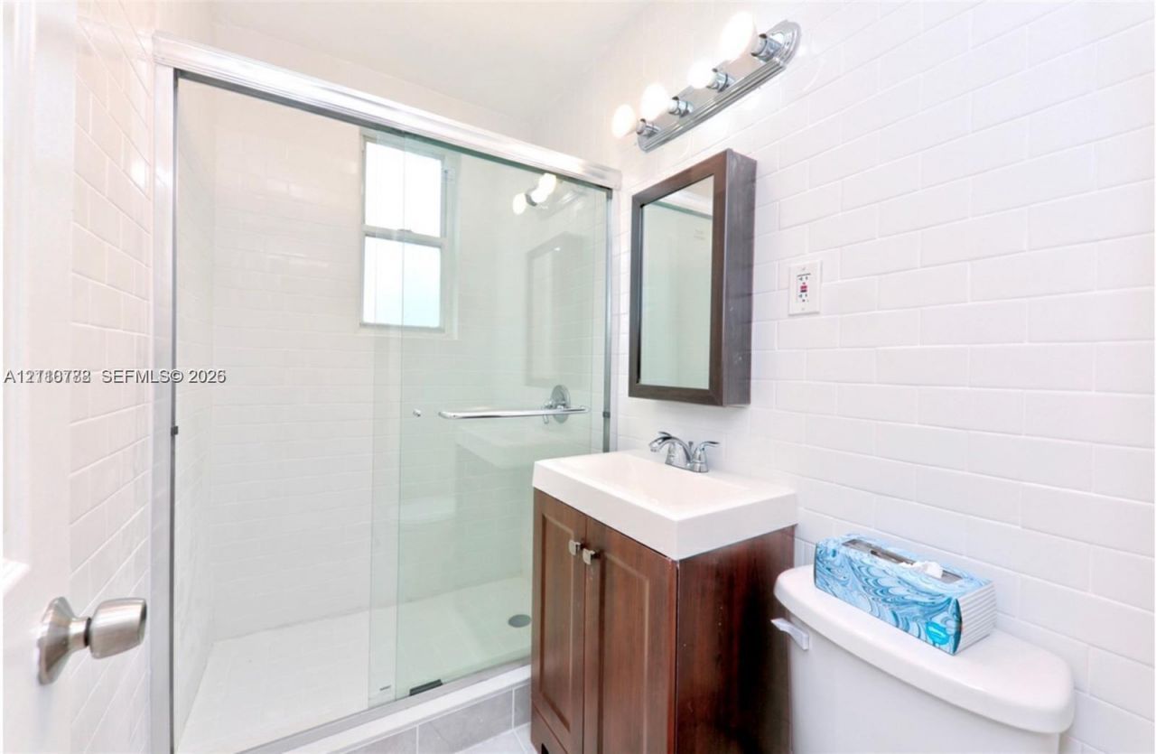 3710 Collins Ave , Unit N-202, Miami Beach, FL 33140 Photo