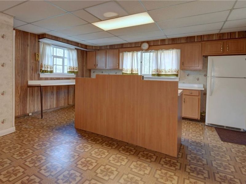 668 Mallison Avenue, Akron, OH 44307 Photo 3