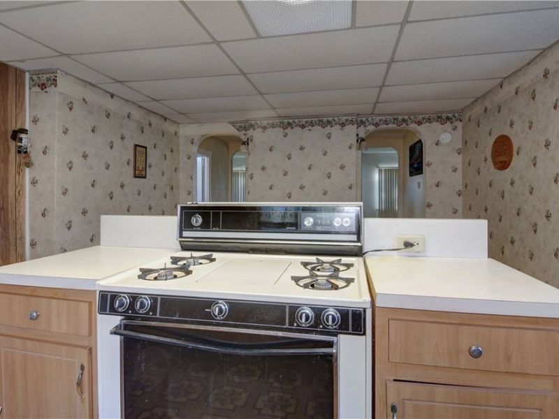 668 Mallison Avenue, Akron, OH 44307 Photo 5