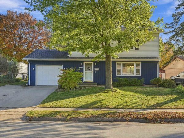 2280 Saint John Drive, Dubuque, IA 52002