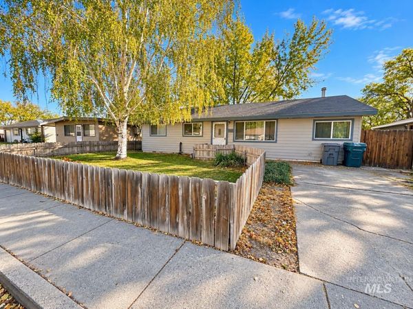 835 S 13th E, Mountain Home, ID 83647