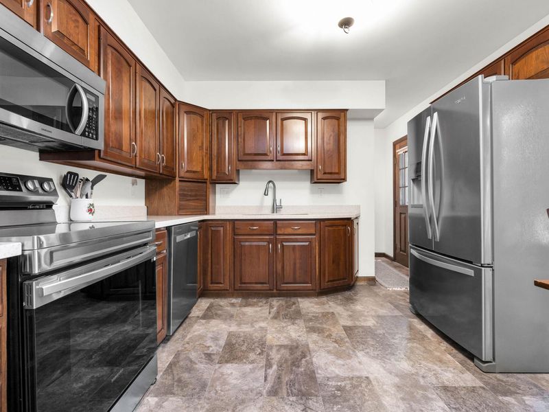 213 Meadowbrook Drive, Bellefontaine, OH 43311 Photo 7