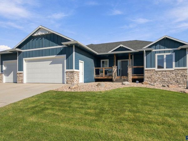 8013 E Norway Pine Trl, Sioux Falls, SD 57110