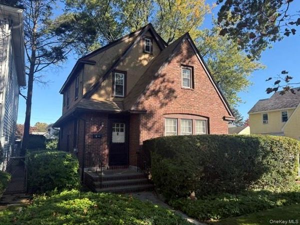 81 Marshall Avenue , Floral Park, NY 11001