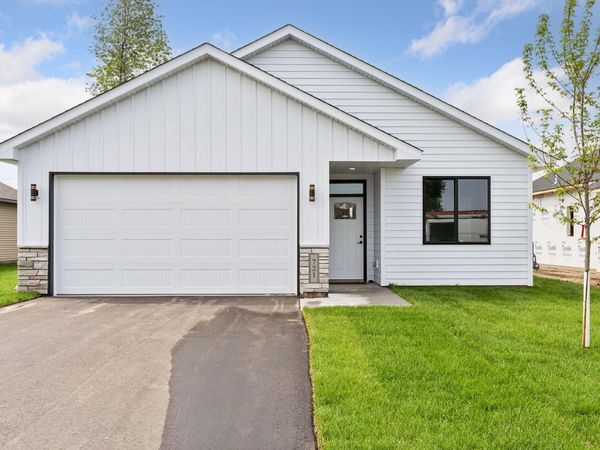 724 David Way NE, Isanti, MN 55040