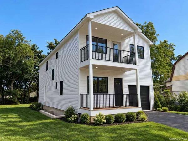 34 8th Avenue , Huntington, NY 11746