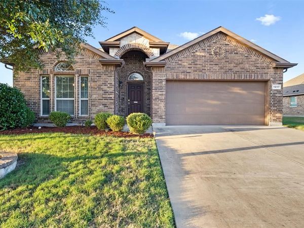 1217 Crest Ridge Drive, Glenn Heights, TX 75154