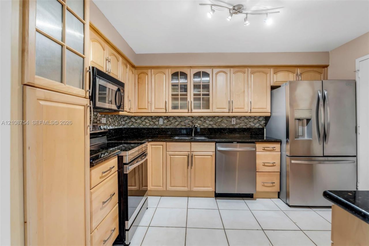 2750 NE 183rd St , Unit 2404, Aventura, FL 33160 Photo
