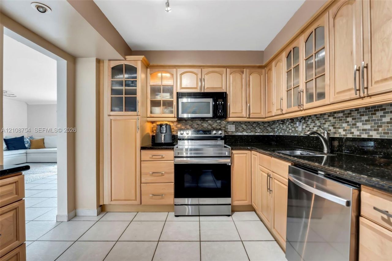 2750 NE 183rd St , Unit 2404, Aventura, FL 33160 Photo
