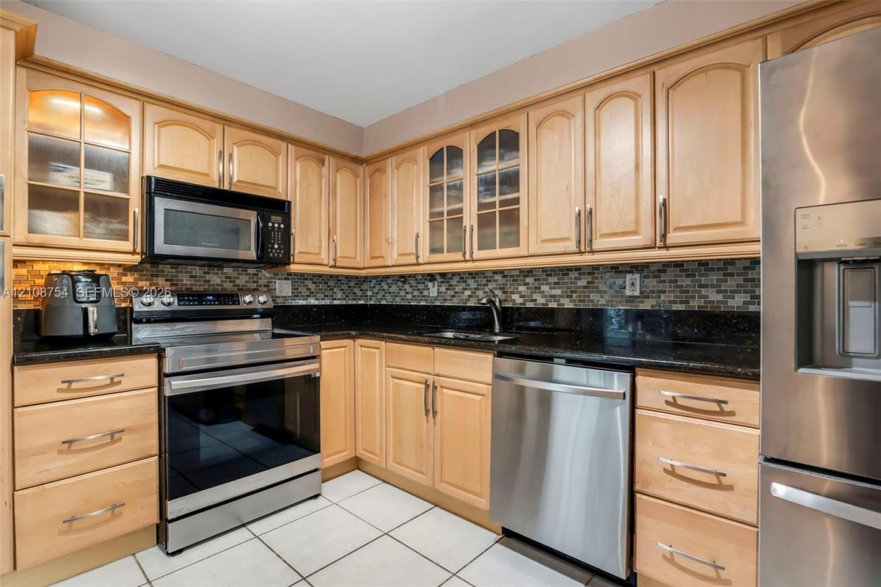 2750 NE 183rd St , Unit 2404, Aventura, FL 33160 Photo