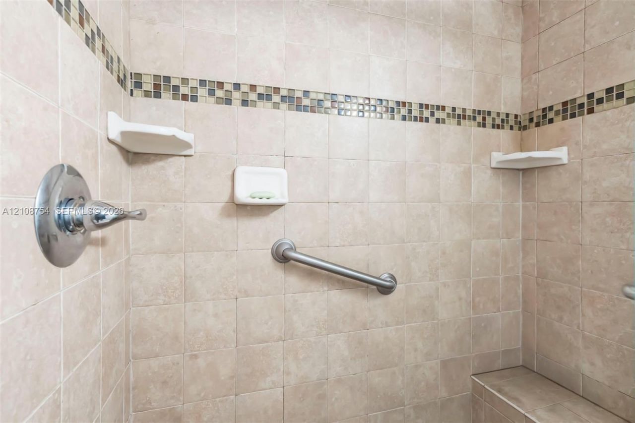 2750 NE 183rd St , Unit 2404, Aventura, FL 33160 Photo