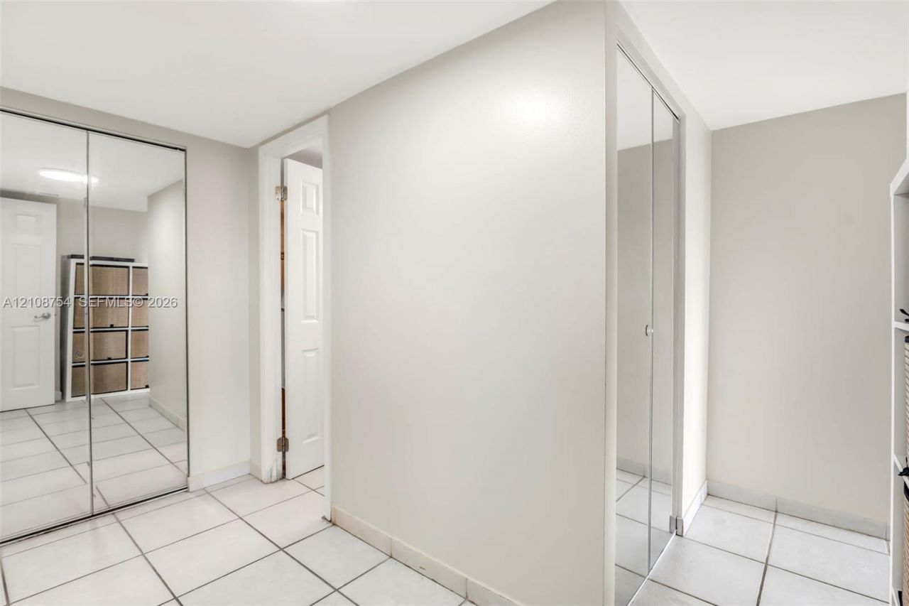 2750 NE 183rd St , Unit 2404, Aventura, FL 33160 Photo