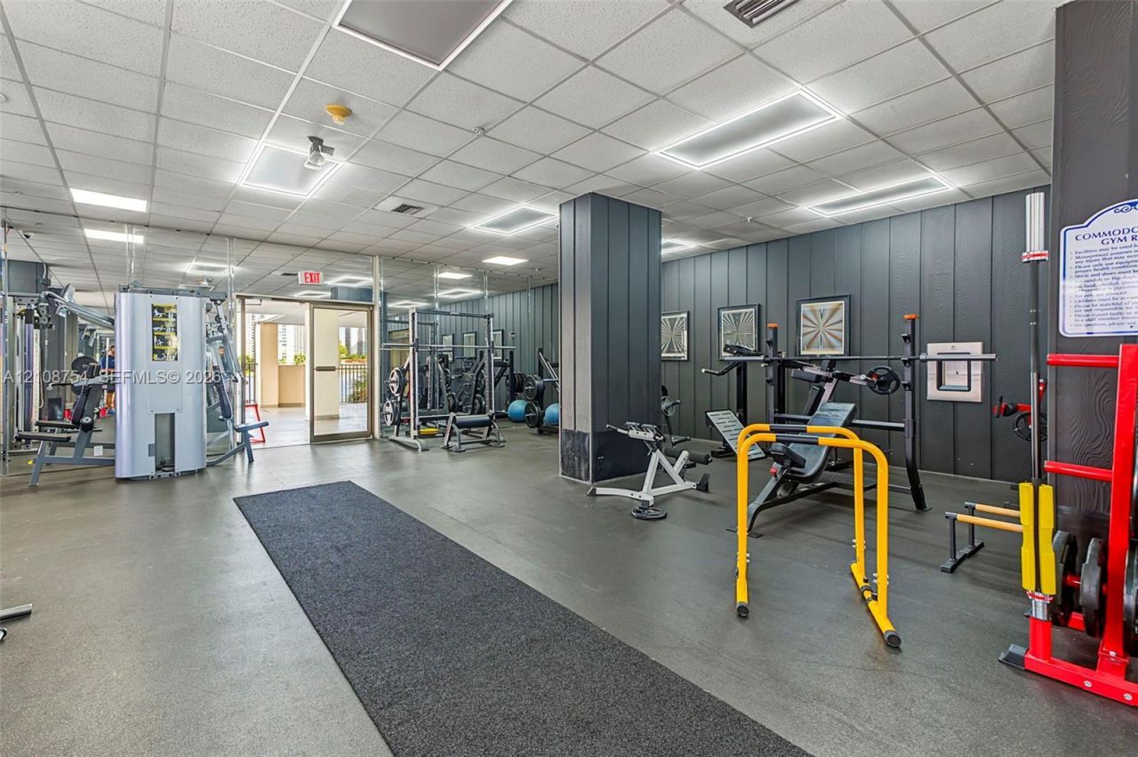 2750 NE 183rd St , Unit 2404, Aventura, FL 33160 Photo