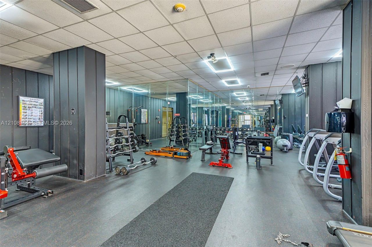 2750 NE 183rd St , Unit 2404, Aventura, FL 33160 Photo