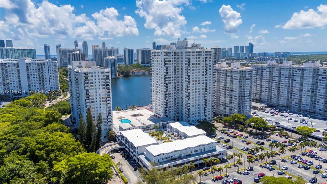 2750 NE 183rd St , Unit 2404, Aventura, FL 33160 Photo