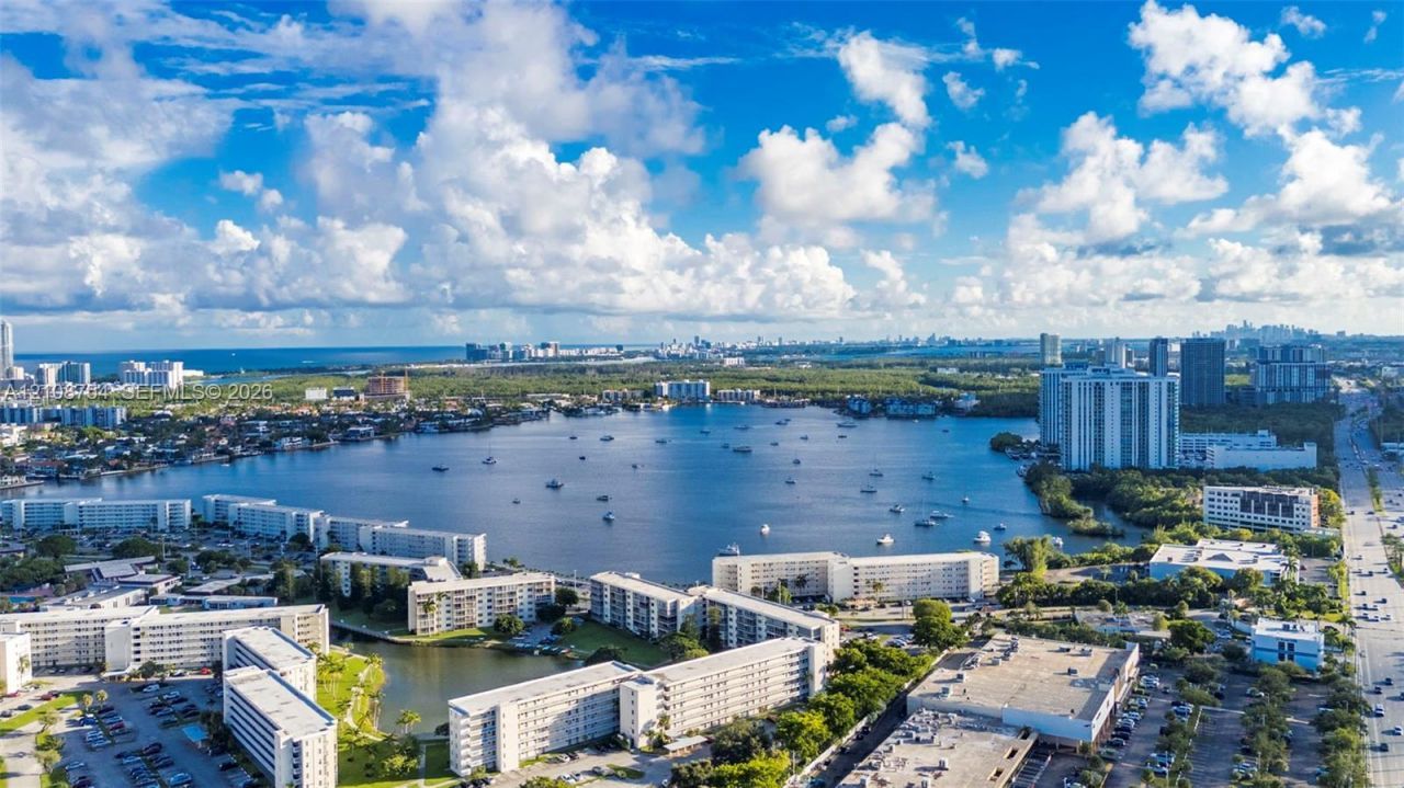 2750 NE 183rd St , Unit 2404, Aventura, FL 33160 Photo