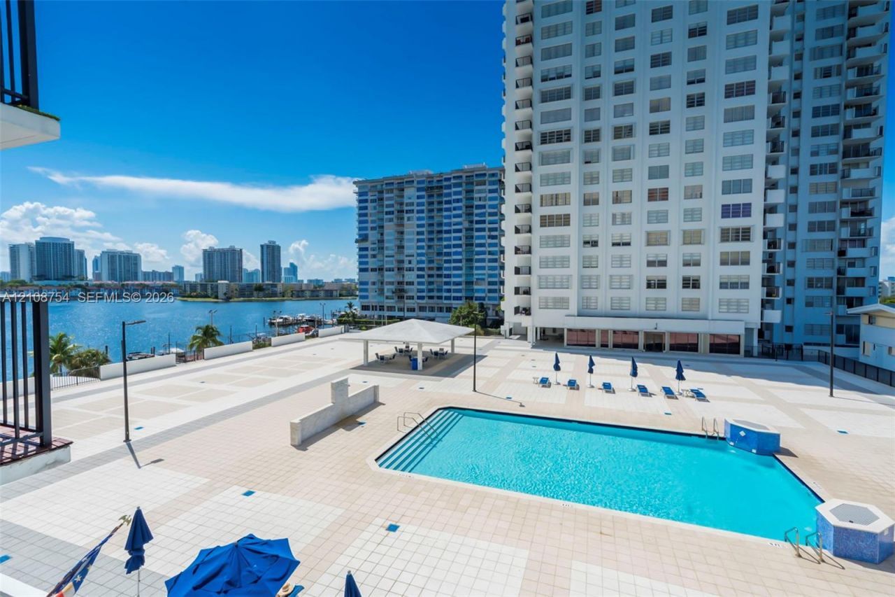 2750 NE 183rd St , Unit 2404, Aventura, FL 33160 Photo