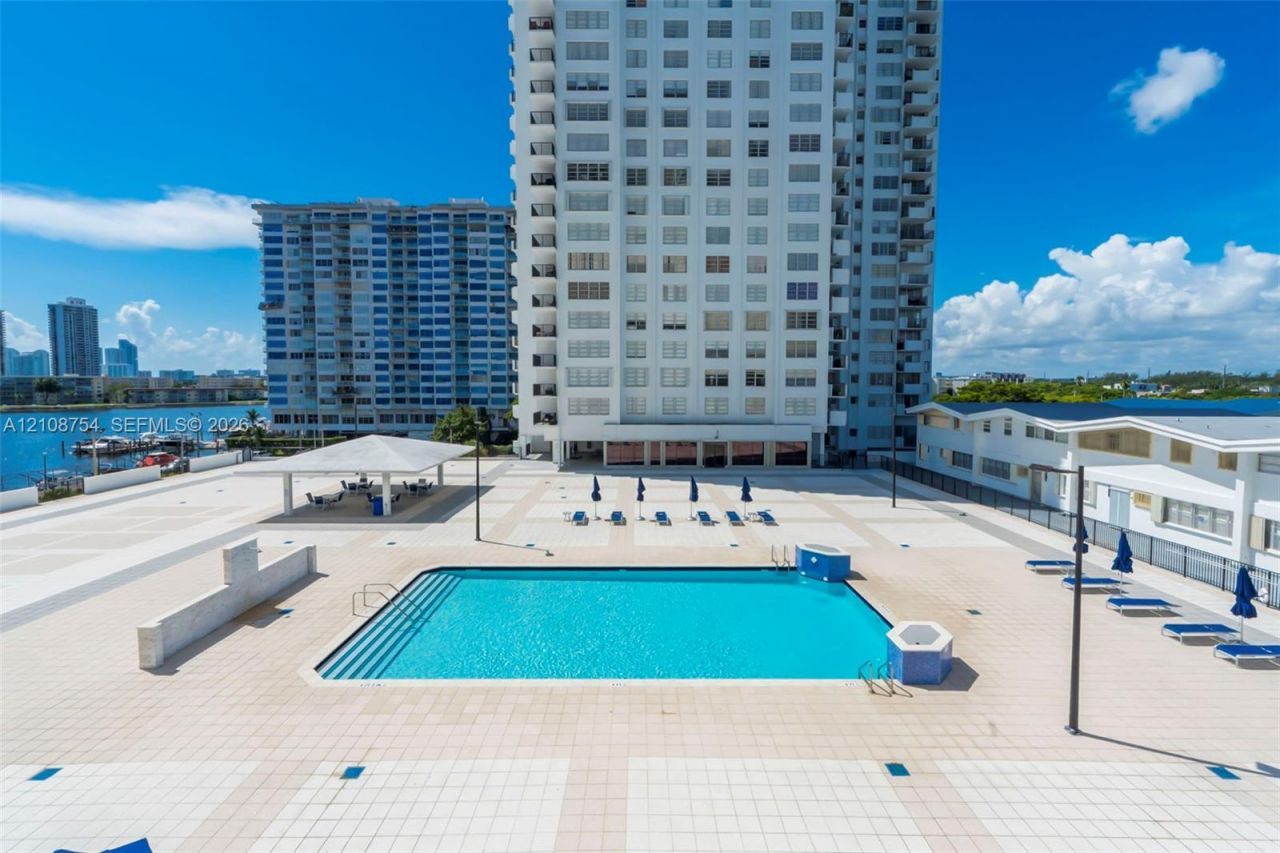 2750 NE 183rd St , Unit 2404, Aventura, FL 33160 Photo