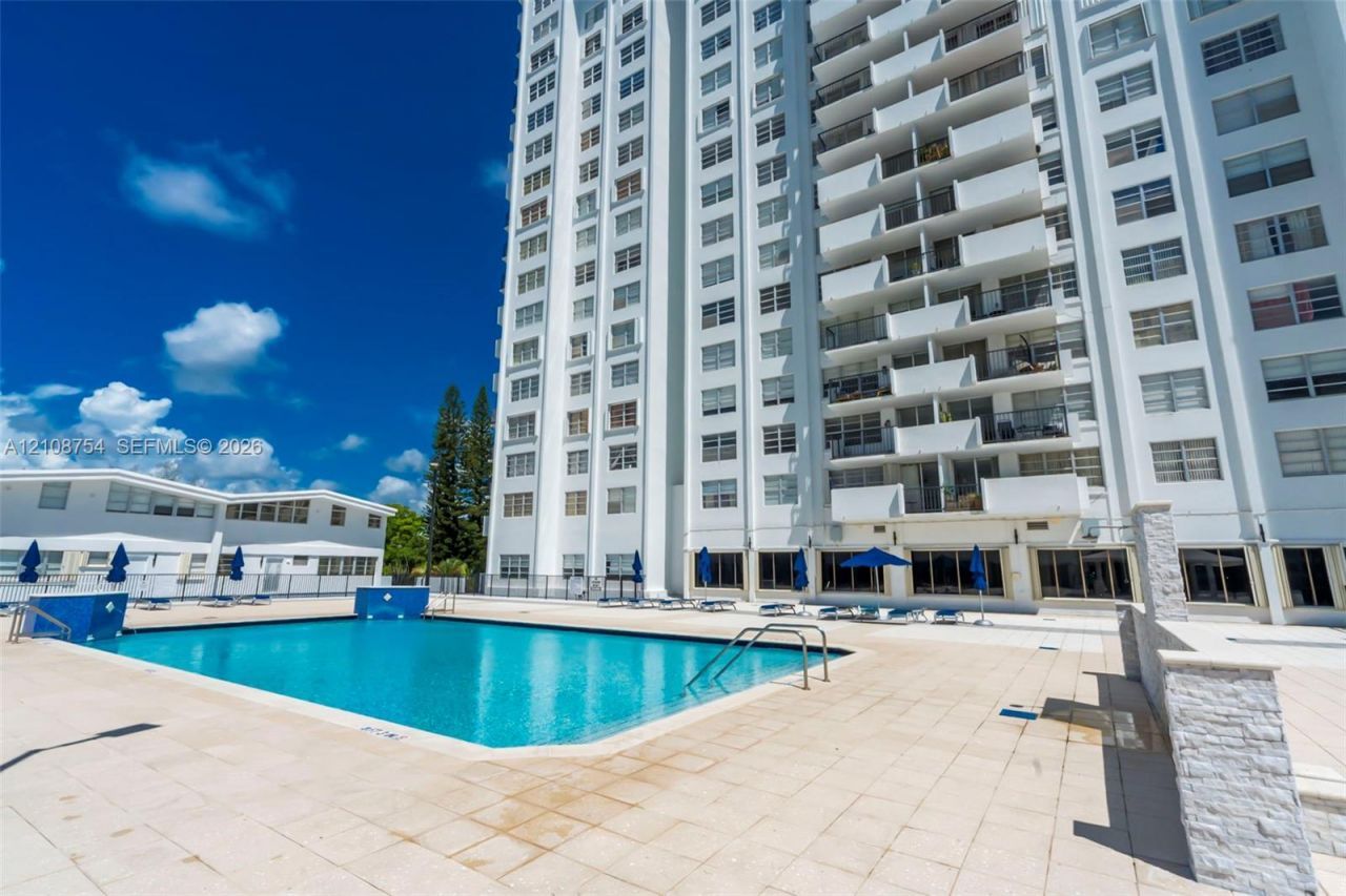 2750 NE 183rd St , Unit 2404, Aventura, FL 33160 Photo