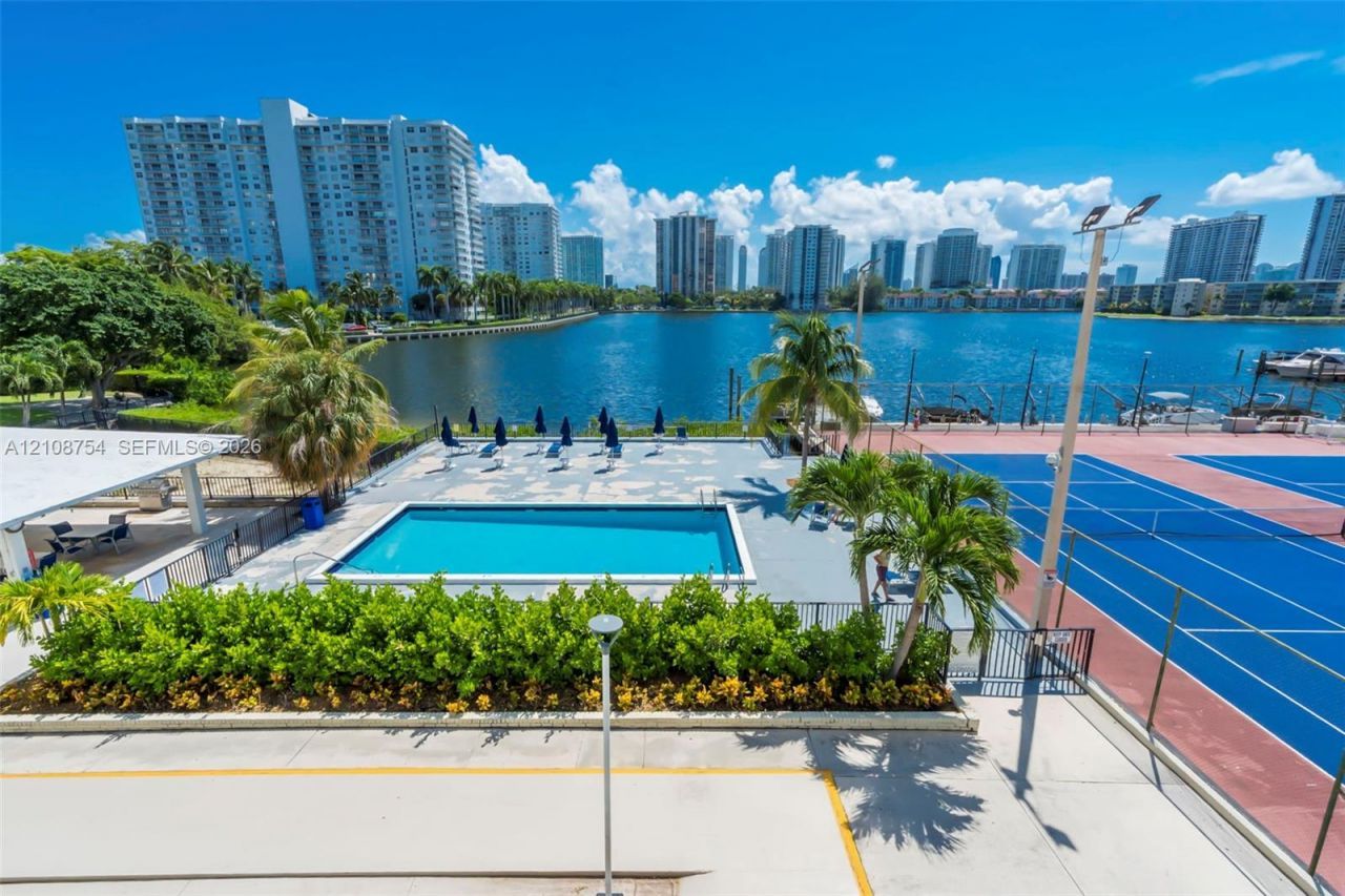 2750 NE 183rd St , Unit 2404, Aventura, FL 33160 Photo
