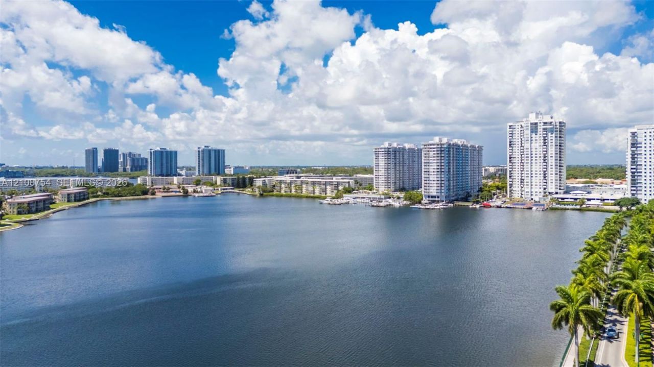 2750 NE 183rd St , Unit 2404, Aventura, FL 33160 Photo