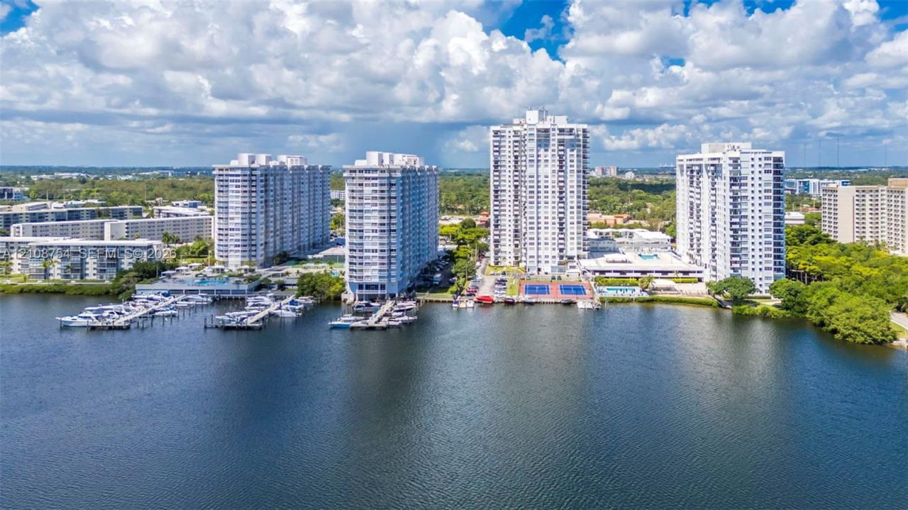 2750 NE 183rd St , Unit 2404, Aventura, FL 33160 Photo
