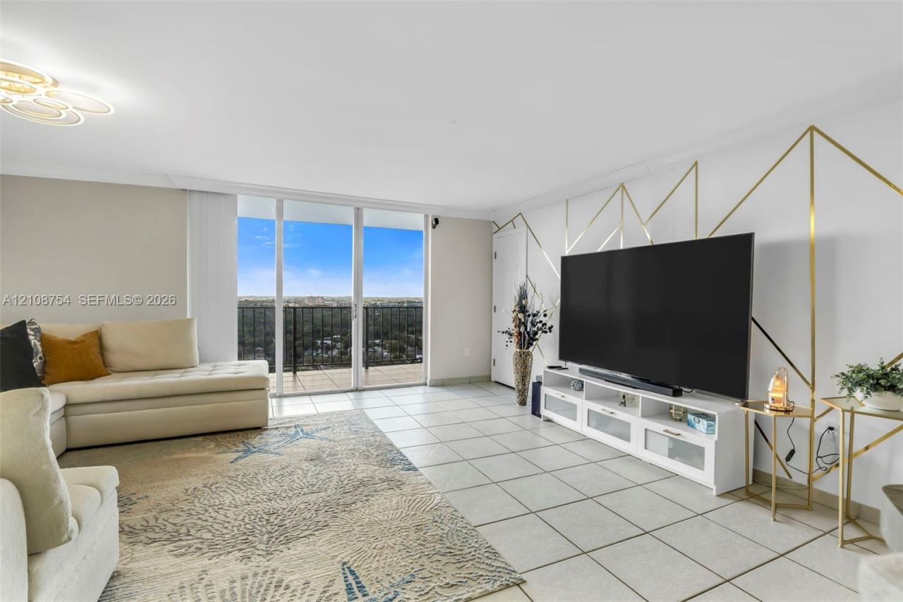 2750 NE 183rd St , Unit 2404, Aventura, FL 33160 Photo