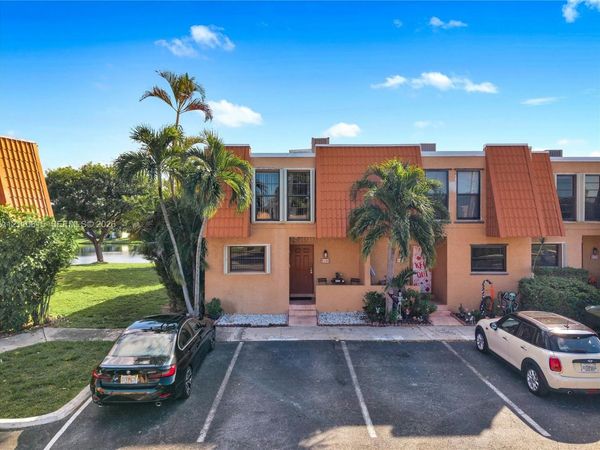 9100 Orchid Tree Ln , Unit 137, Pembroke Pines, FL 33024