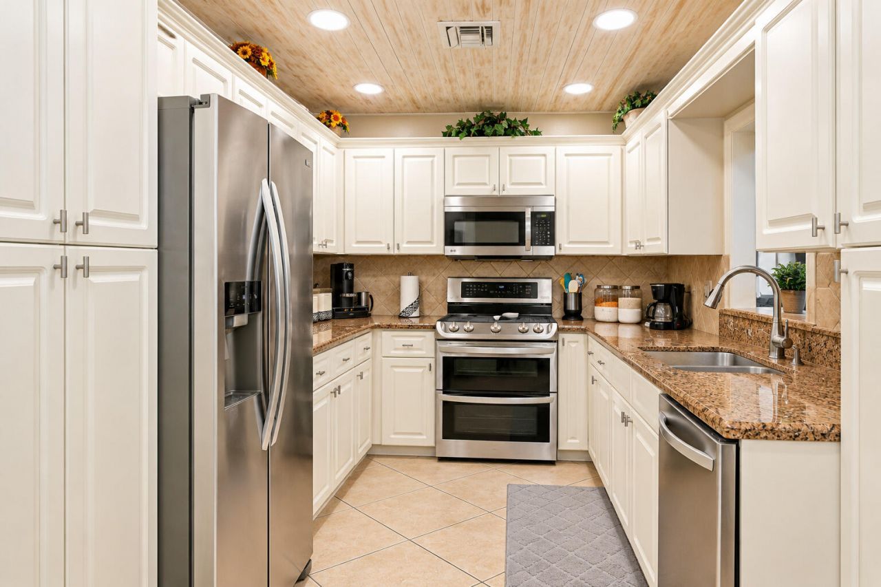 4550 Biddeford Avenue, Unit 38, West Palm Beach, FL 33417 Photo