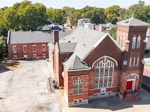 720 Henry Street , Alton, IL 62002