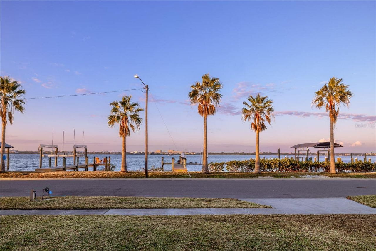 1910 Riverside Drive E, Bradenton, FL 34208 Photo
