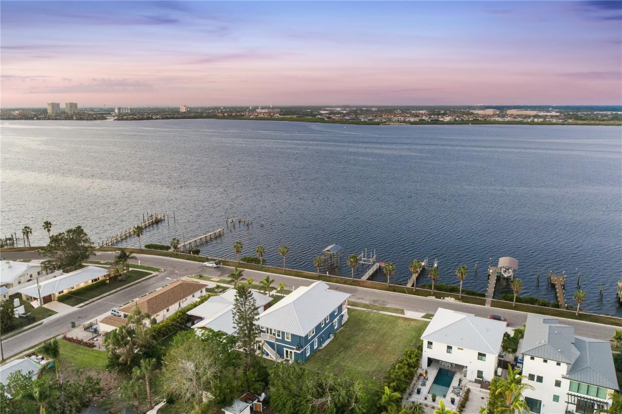 1910 Riverside Drive E, Bradenton, FL 34208 Photo