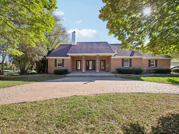 47W975 Lenschow Road , Hampshire, IL 60140