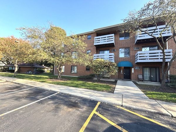 1375 N WINSLOWE Drive , Unit 103, Palatine, IL 60074