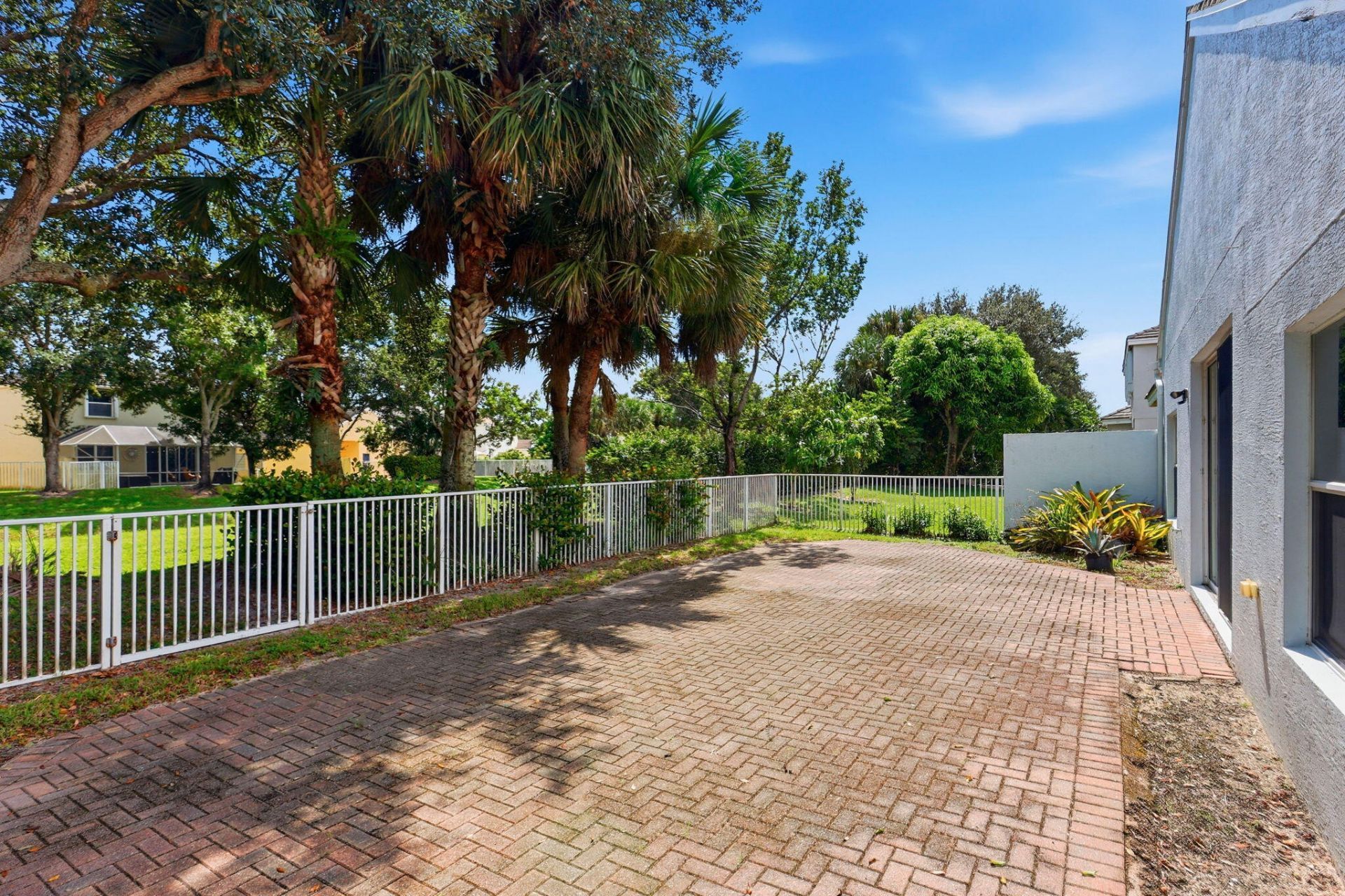 375 Berenger Walk, Royal Palm Beach, FL 33414 Photo