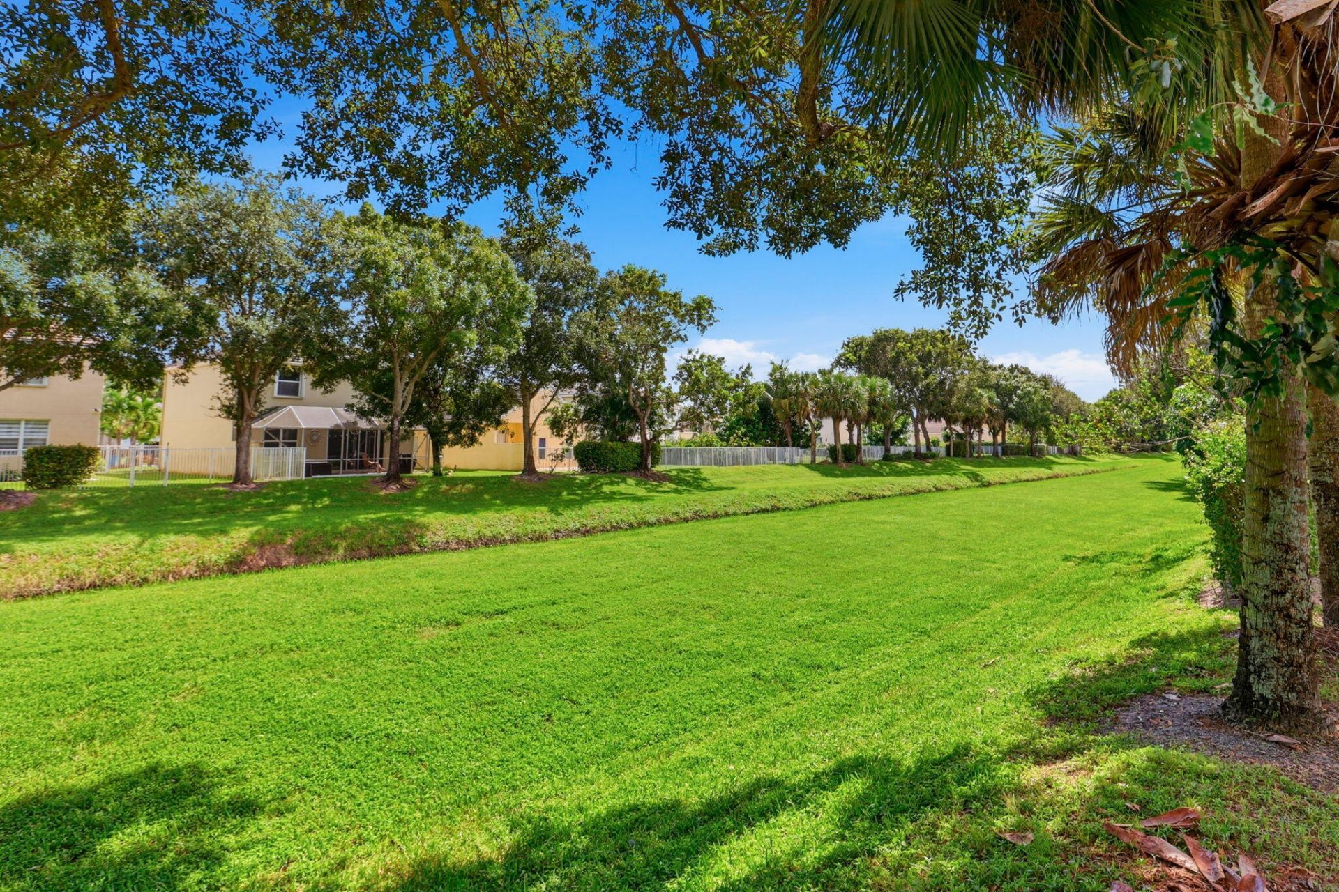 375 Berenger Walk, Royal Palm Beach, FL 33414 Photo