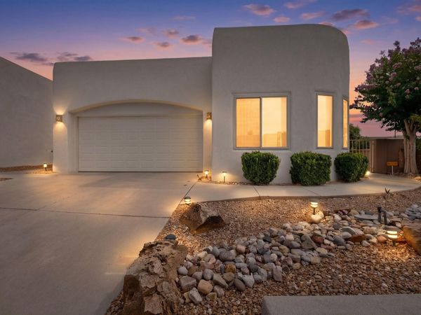 8816 Desert Finch Lane NE, Albuquerque, NM 87122