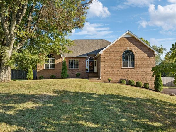 2981 Iroquois Dr, Thompsons Station, TN 37179